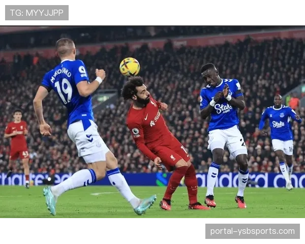 英超下赛季将测试门线技术与越位系统联动，旨在精准判断防守最后一人位置